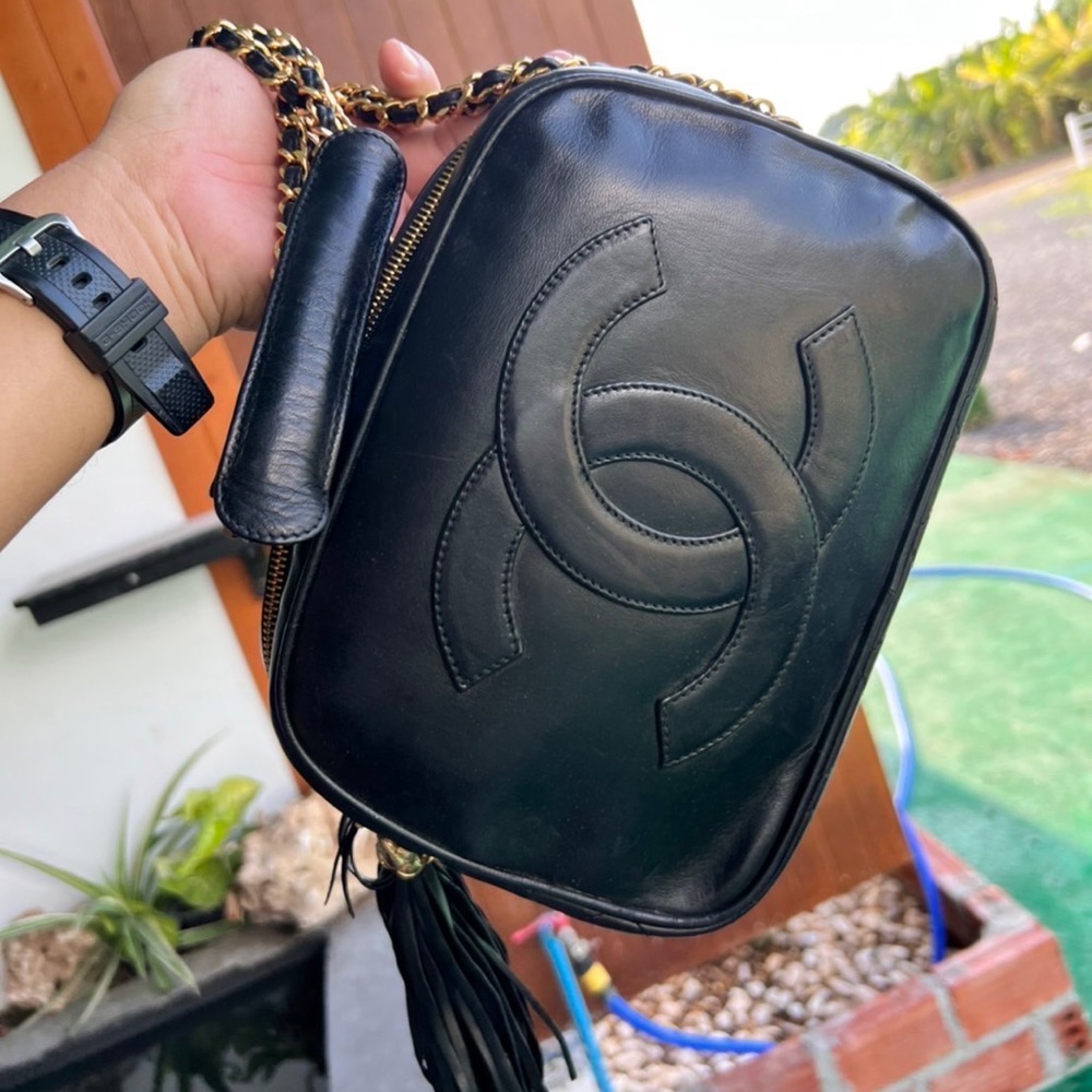 ๐ท๐ทCHANEL ๐ธ๐ธ Black Leather timeless Camera Bag GHW - Picture 4 of 17